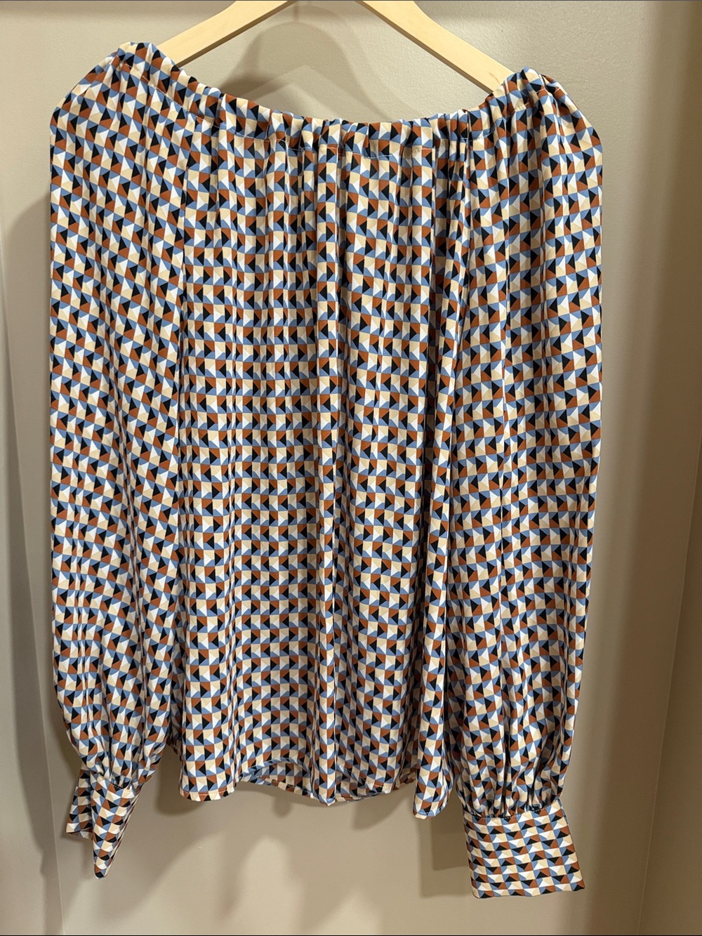 Worthington Geometric Pleated top — Blue & Brown